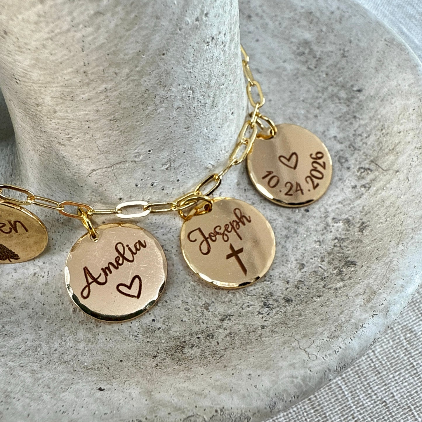 Personalized Charm Bracelet with Names and Dates – Meaningful Keepsake Gift