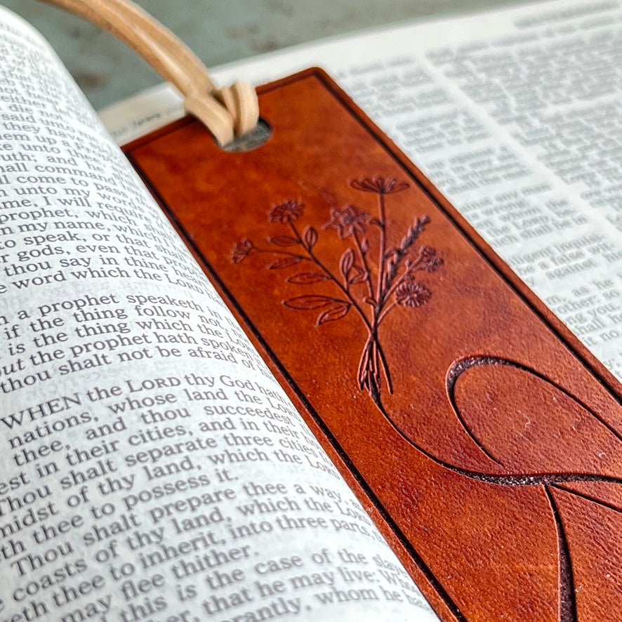 Leather Name Bookmark – Hand-Drawn Wildflowers Personalized Gift